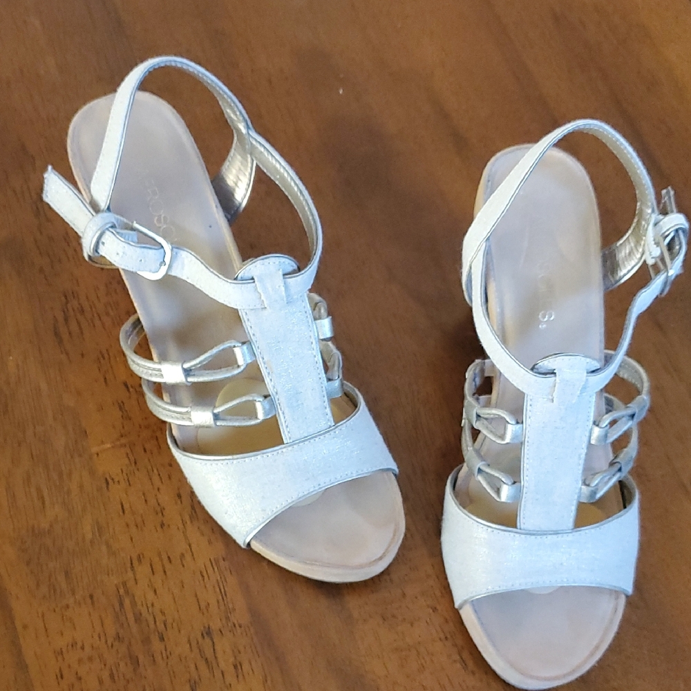 Elegant Strappy Wedges By Aerosoles